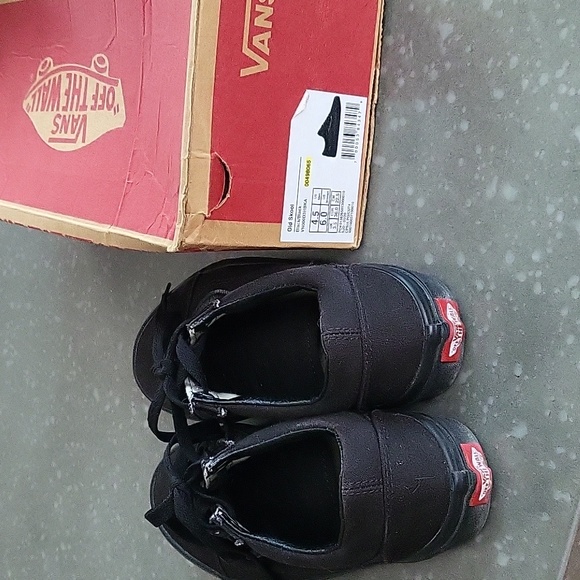 VANS - Picture 2 of 3